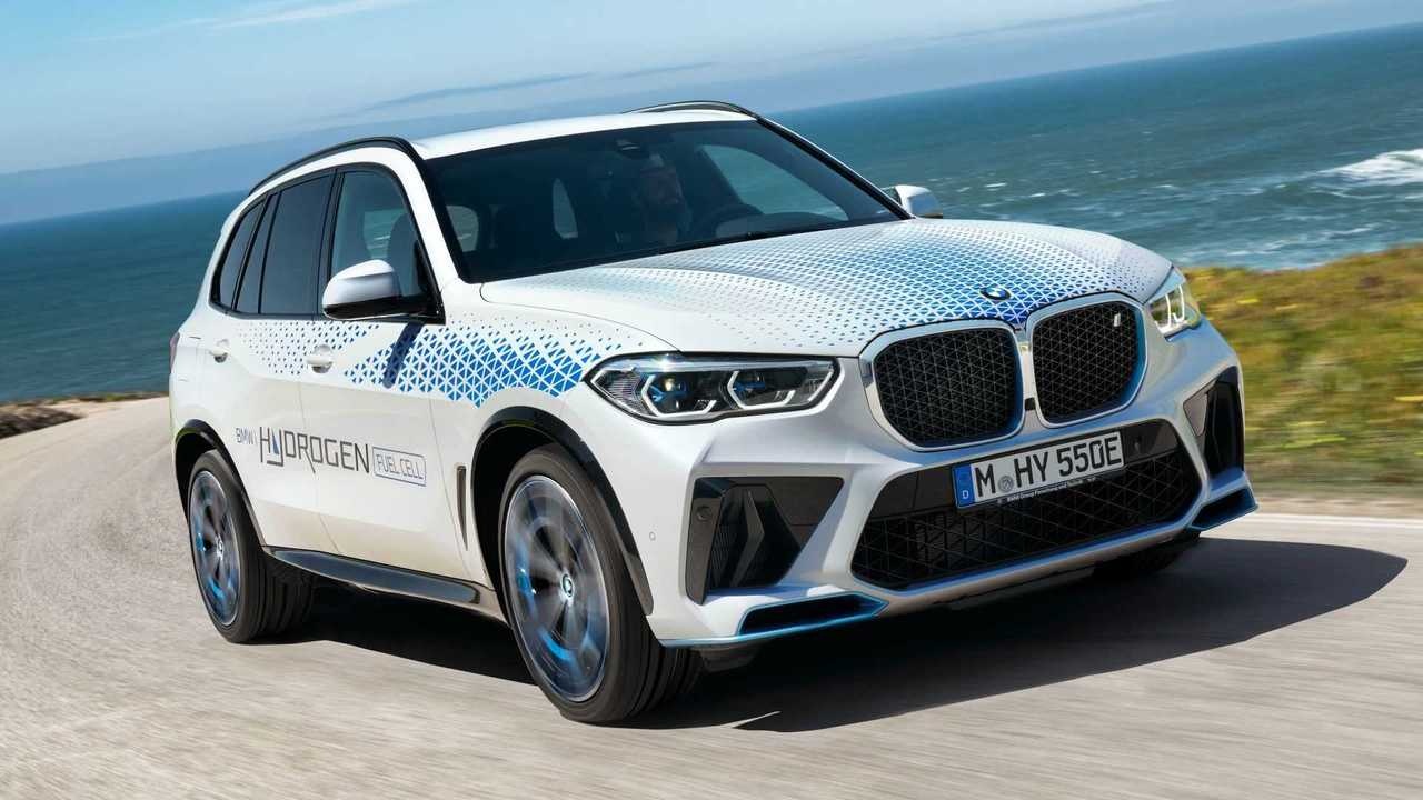 BMW 2028'de İlk Hidrojenli Aracını Piyasaya Sürüyor: Elektrikli Araçlara Rakip Mi Olacak?