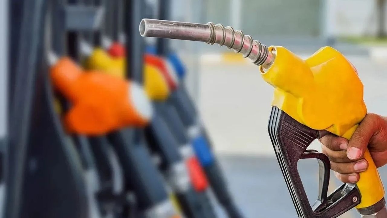 Petrol Fiyatları 70 Doların Altına Düştü: Talep Endişeleri ve Arz Artışı Etkiliyor