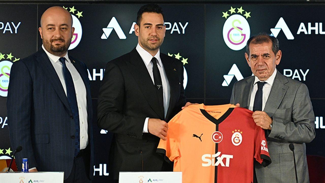 Galatasaray, Meritking.news Sponsorluğunu Askıya Aldı: 17 Eylül'de Açıklanan Anlaşma Tartışma Ortamında