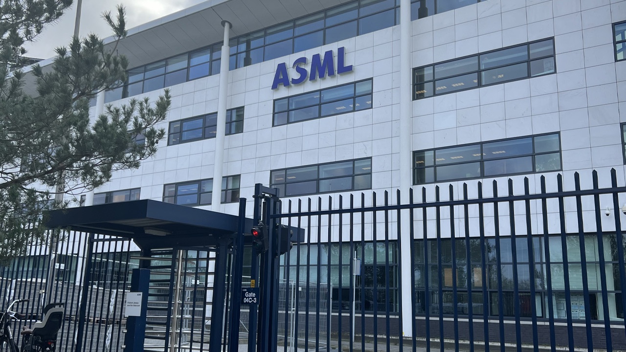 Hollanda, Çip Üretimi İçin Daha Sıkı Kısıtlamalar Getiriyor: ASML Ekipmanları Hedefte