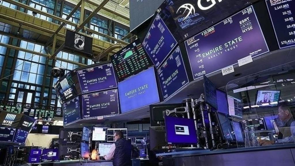 Wall Street'te Teknoloji Hisseleri Geriledi: 50 Baz Puan Faiz İndirimi Beklentisiyle Dolar Artıda