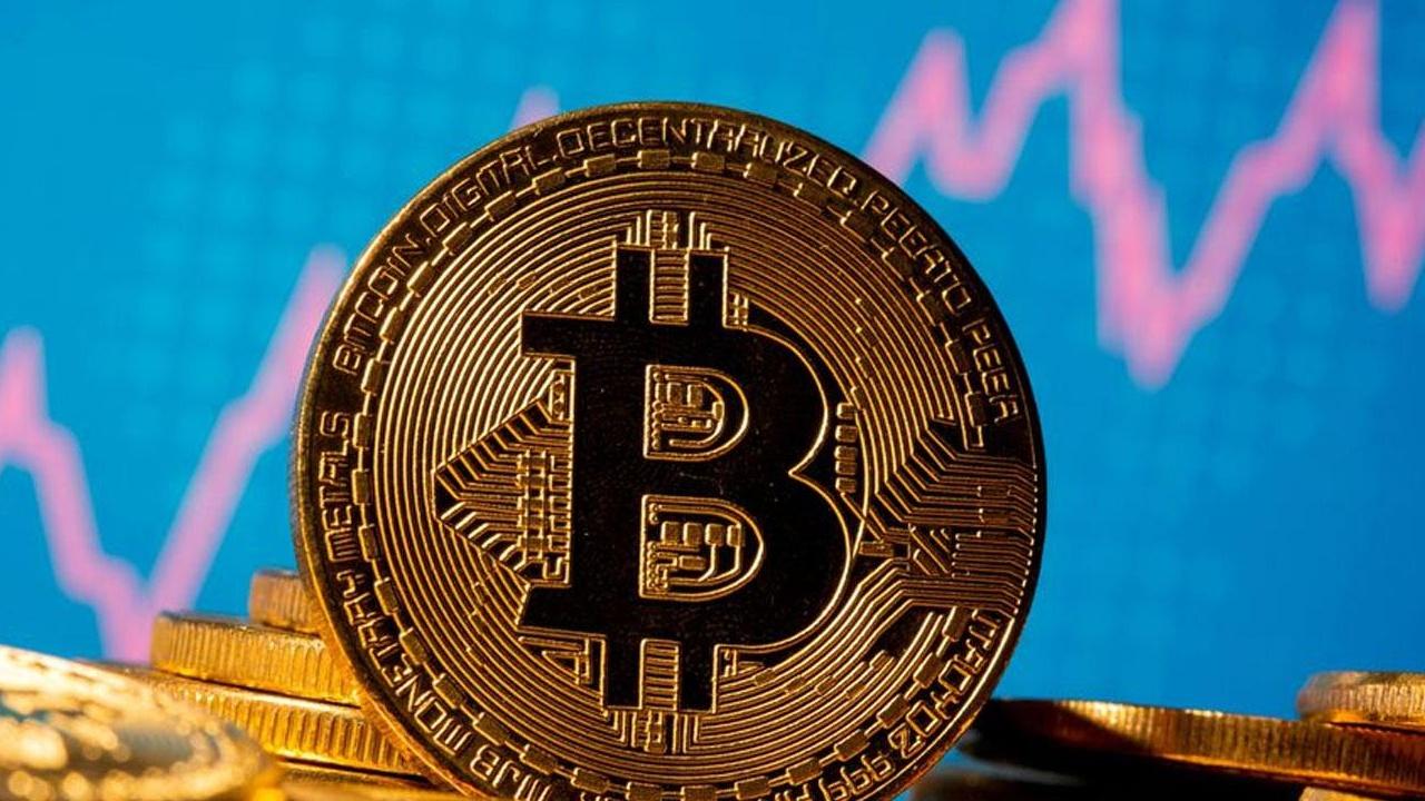 Bitcoin $73,800'e Çıkabilir: Uzman Analist Yeni Zirvelere Yönelik Güçlü Tahminde Bulundu