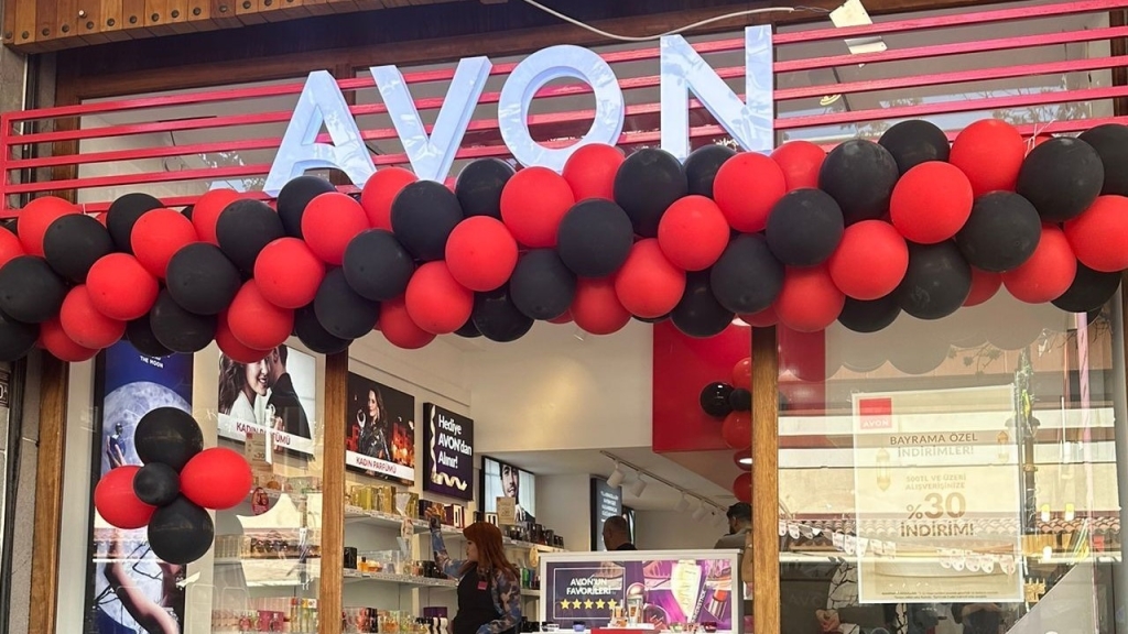 Avon Tokat'ta İlk Mağazasını Açtı: 100'den Fazla Ürün Seçeneği Sunuyor