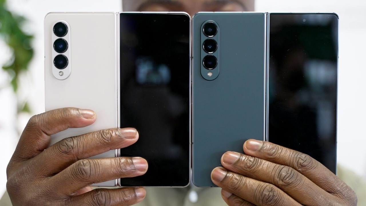 Huawei, 3 Yönlü Katlanabilir Telefonla Apple'a Meydan Okuyor