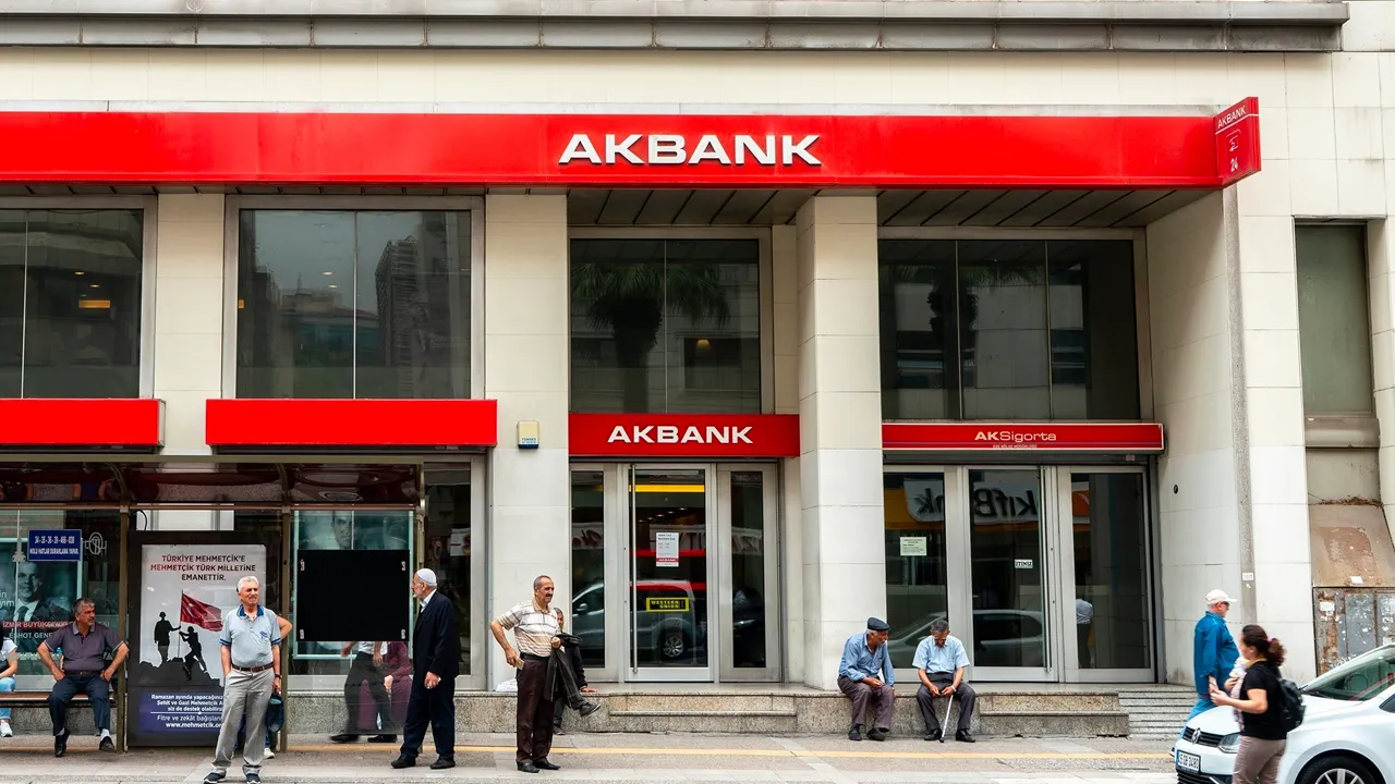 Akbank Çalışma Saatleri 2024