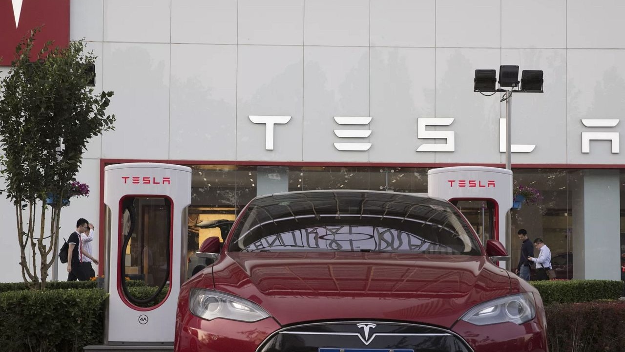 AB, Tesla'nın Elektrikli Araç Vergilerini Düşürüyor: %9'dan %8'in Altına