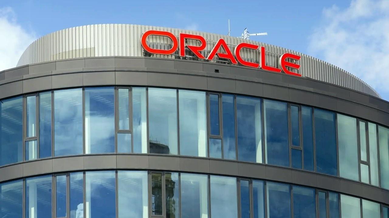 Oracle'ın 66 Milyar Dolarlık Gelir Hedefi Hisseleri %6'dan Fazla Yükseltti