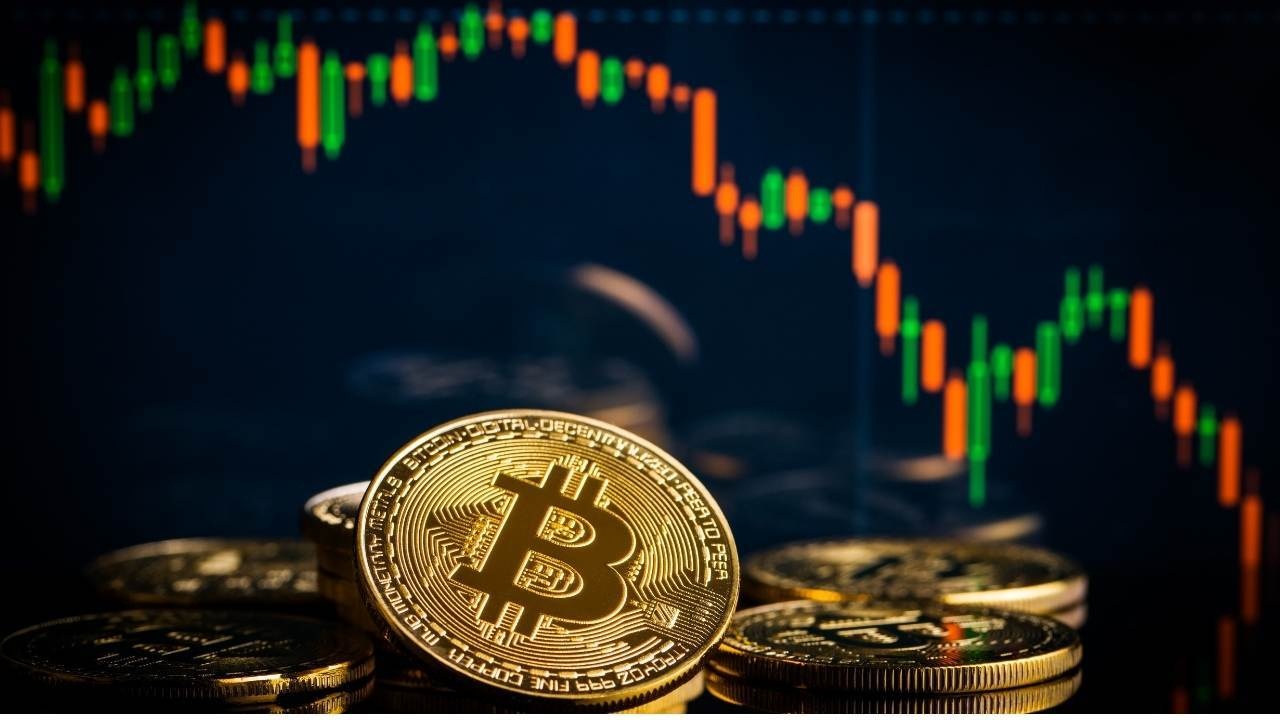 Kripto Piyasası %3 Düştü: Bitcoin ETF Tasfiyeleri ve Altcoin Kayıpları