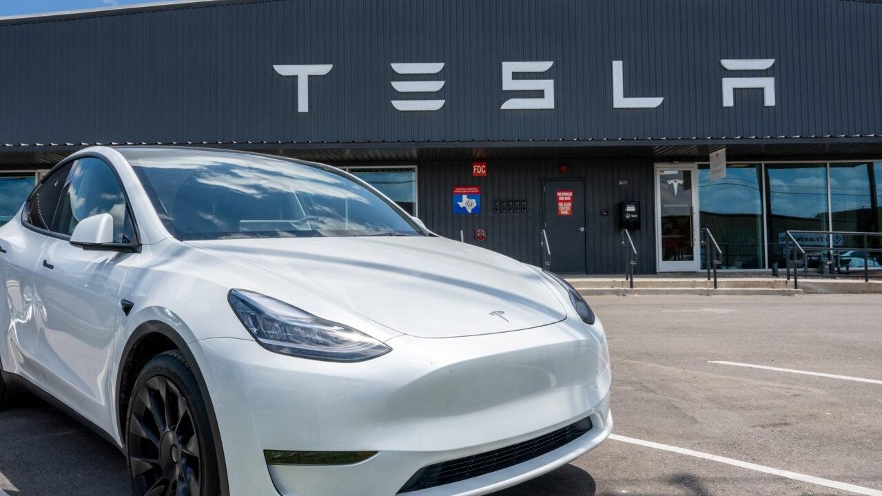 2.4 Milyon Tesla Araç İnceleniyor: FSD Teknolojisi Merkezde