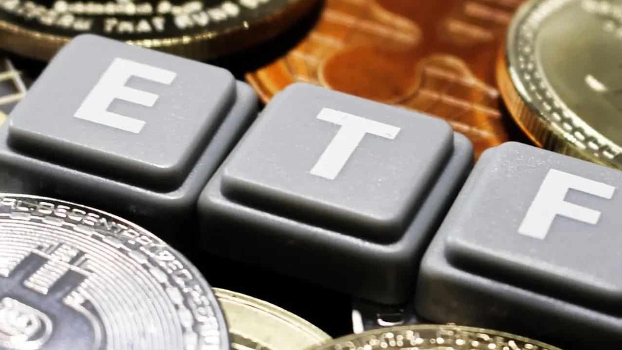 Bitcoin ve Ethereum ETF'lerinde 242.6 Milyon Dolarlık Devasa Çıkış: İşte Sebebi!