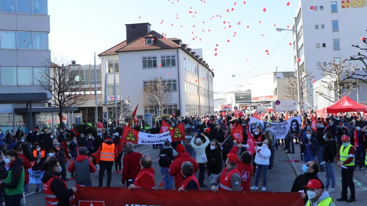 Almanya'da 3,9 Milyon İşçi İçin Uyarı Grevi: IG Metall, %3,6'lık Zam Teklifini Reddetti