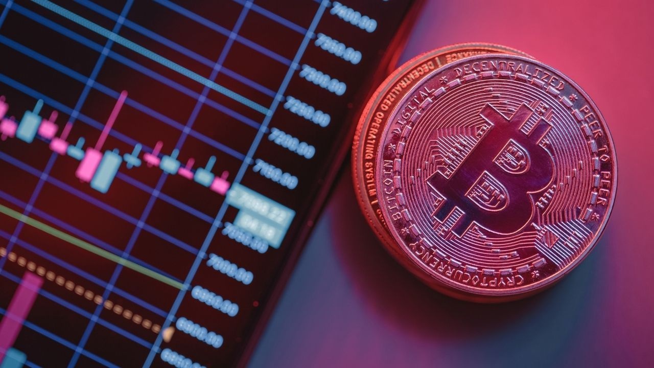 Kripto Piyasası Sarsıldı: Bitcoin Sabit, Altcoin'ler 'ya Varıncaya Kadar Düştü!