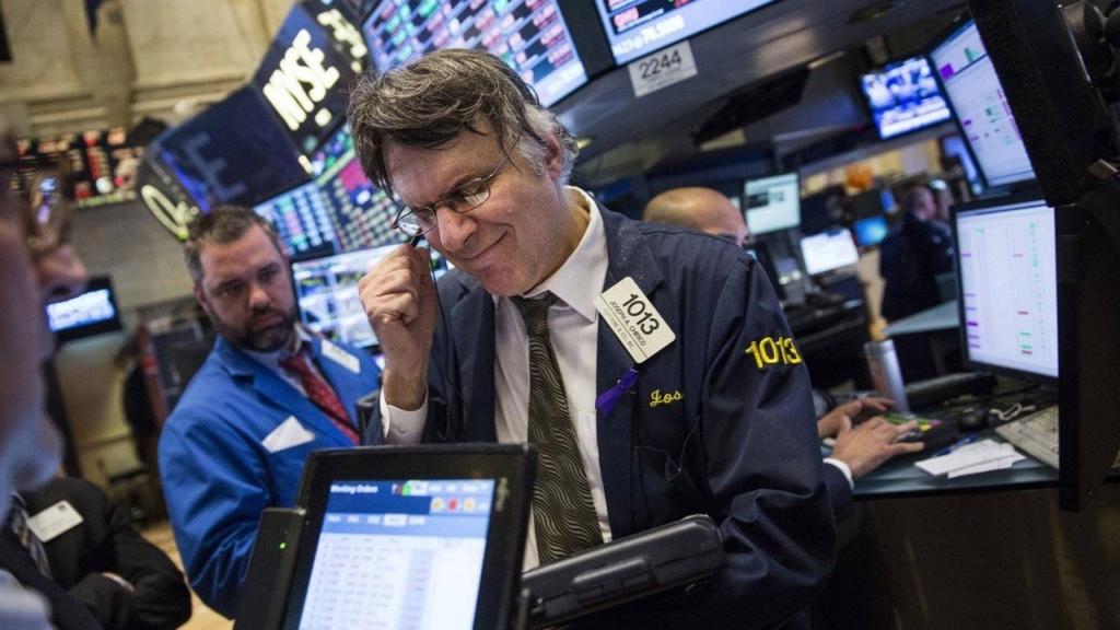 Dow Jones ve S&P 500 Rekor Kırdı: 43.000'in Üzerinde