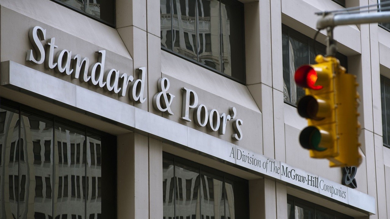 İngiltere'nin Kredi Notu 'AA' Olarak Teyit Edildi: S&P Global Yeni Hükümetin Zorlu Politikalarla Karşılaşacağını Söylüyor