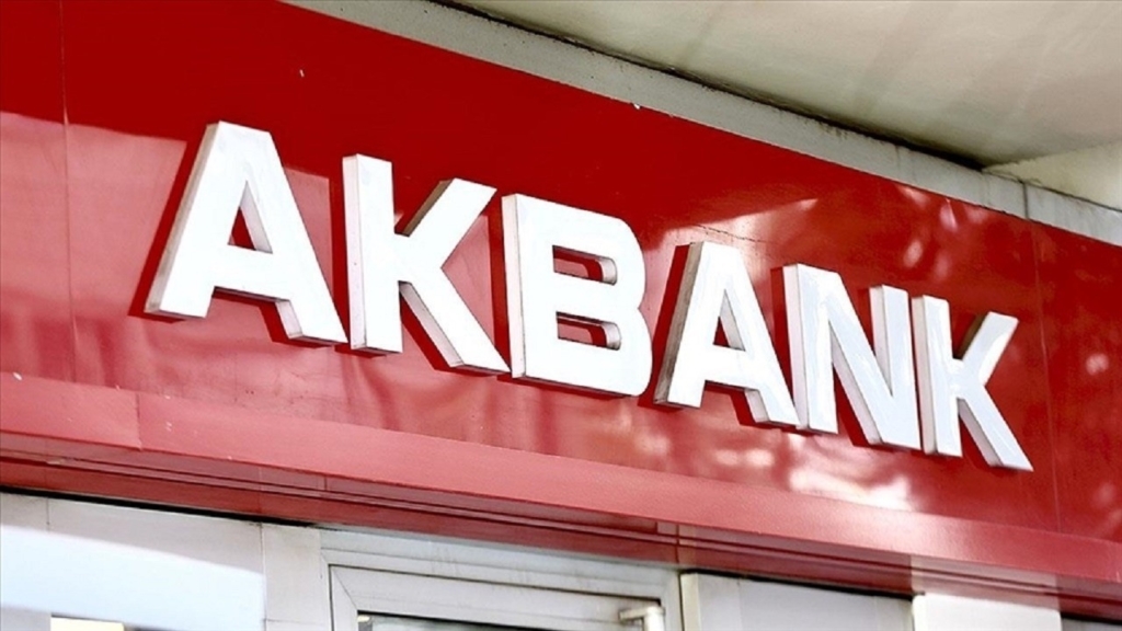 Akbank'ın 3. Çeyrek Kârı Beklentilere Uydu, Ancak Özkaynak Kârlılığı 2024 Hedefinin Altında