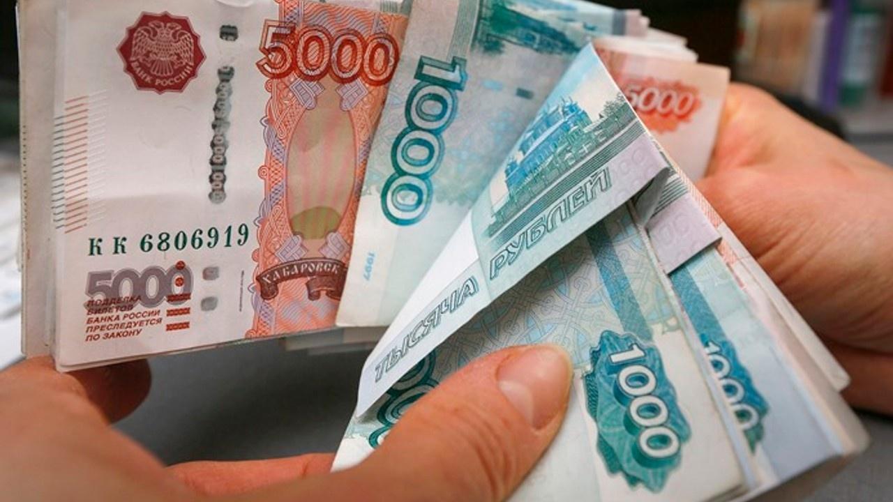 Ruble Ekim 2023'ten Beri En Düşük Seviyede