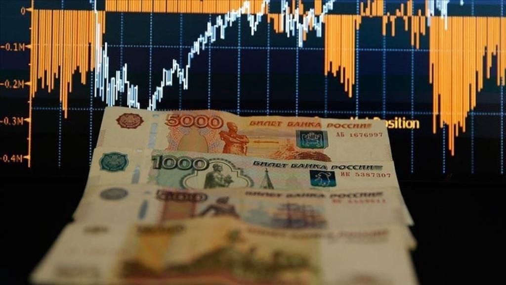 Rusya Bütçesinde 220 Milyar Ruble Açık