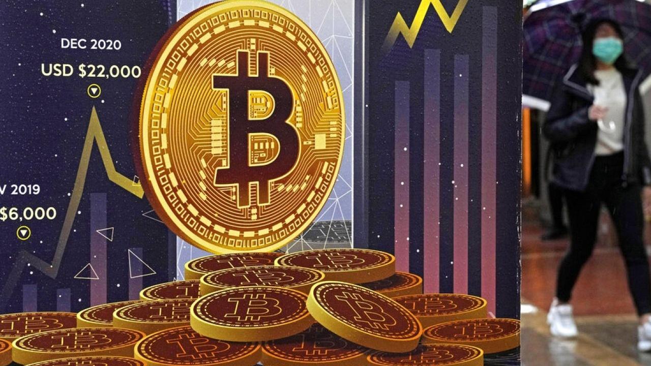 Bitcoin ve Ethereum Sert Düştü: Piyasalarda Enflasyon Korkusu